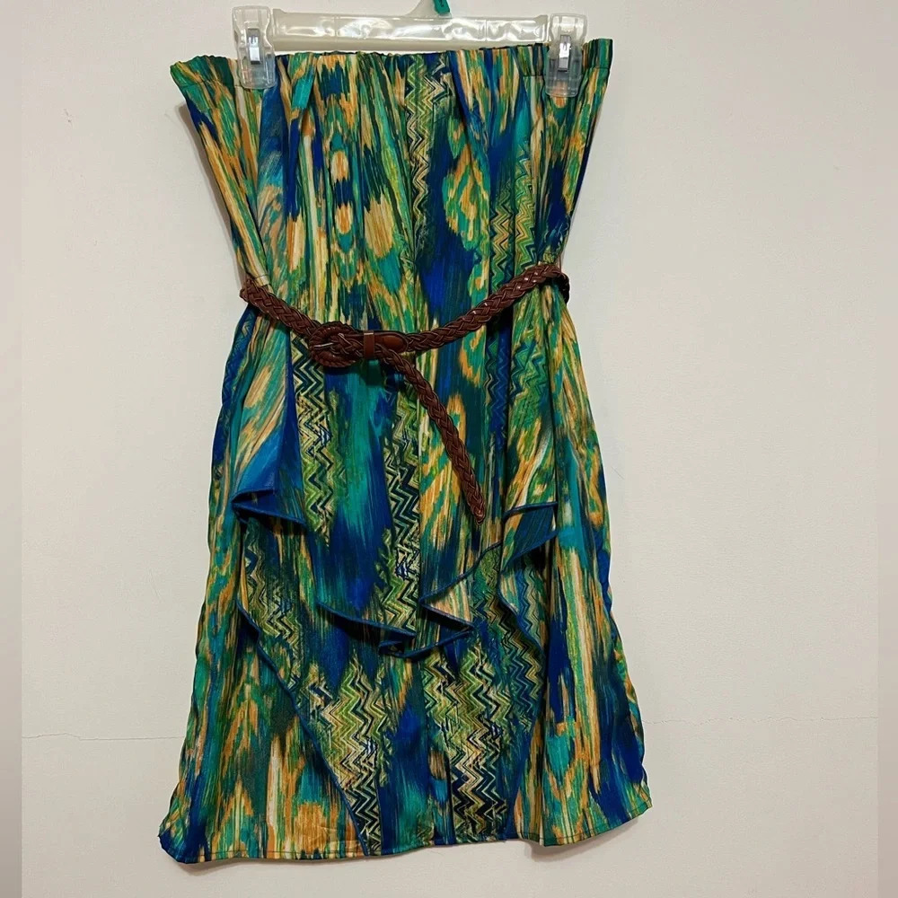 City Triangles women’s/Juniors draped front tube dress with belt.  Medium